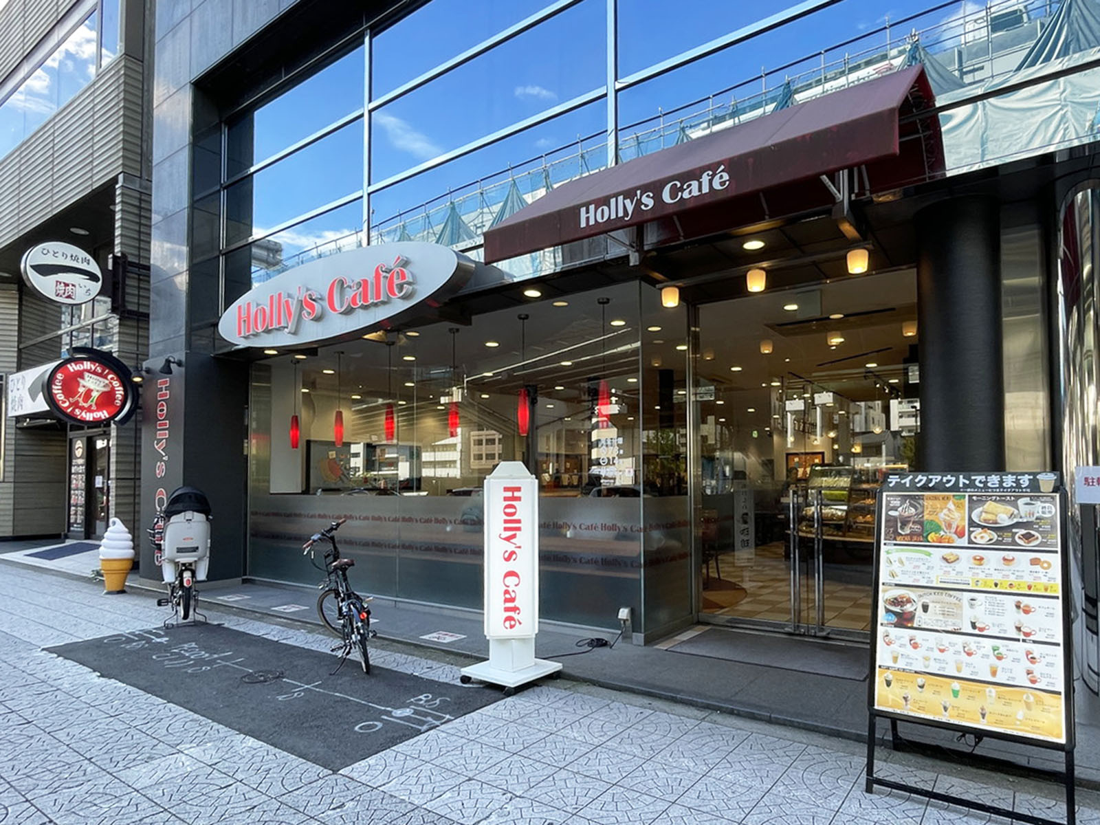 徒歩2分のホリーズカフェ 阿波座店