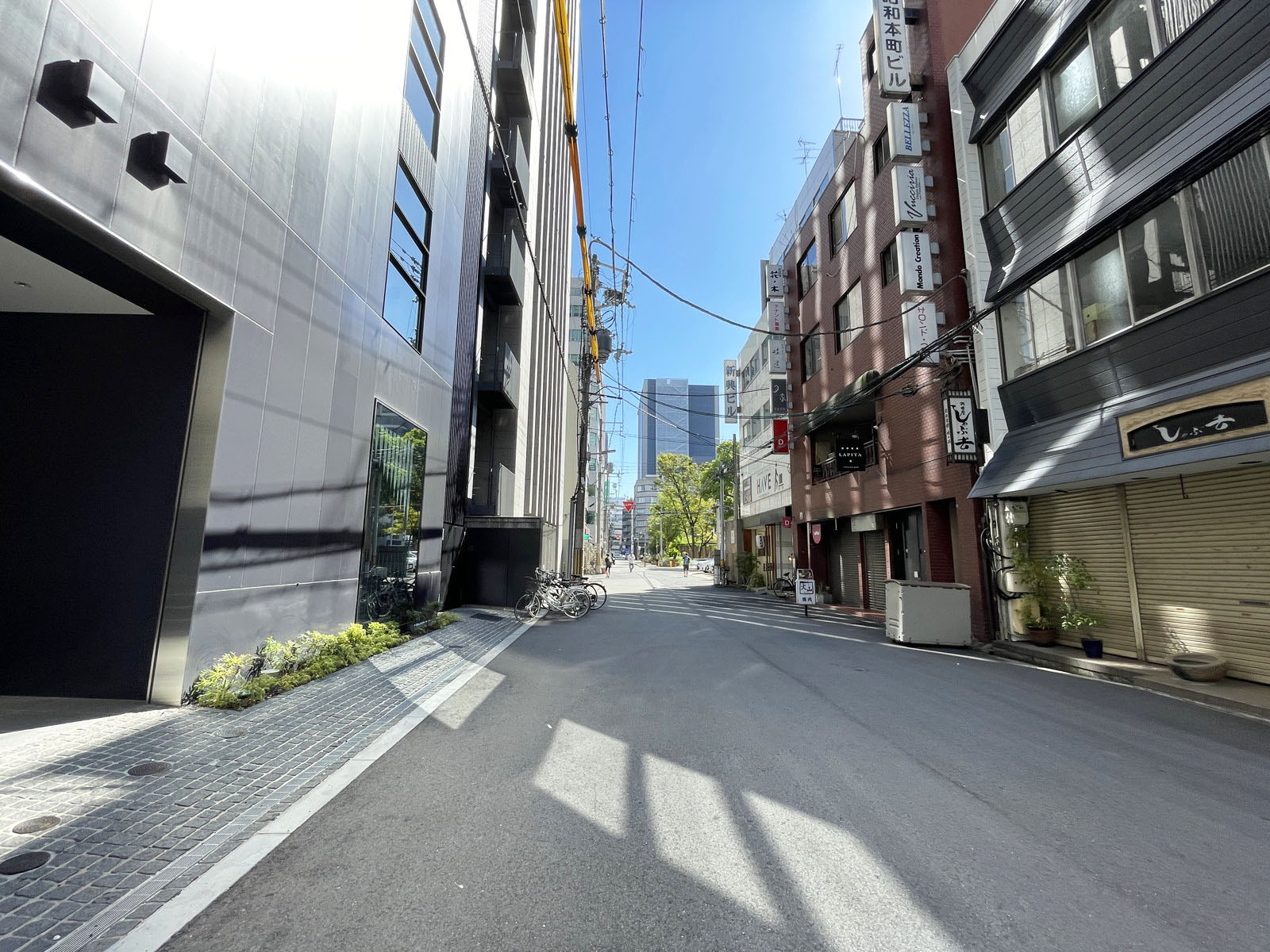 西本町有楽ビル前面の通り
