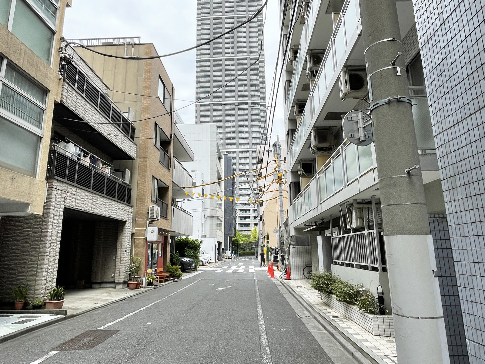 日本橋水天宮ビル前面の通り