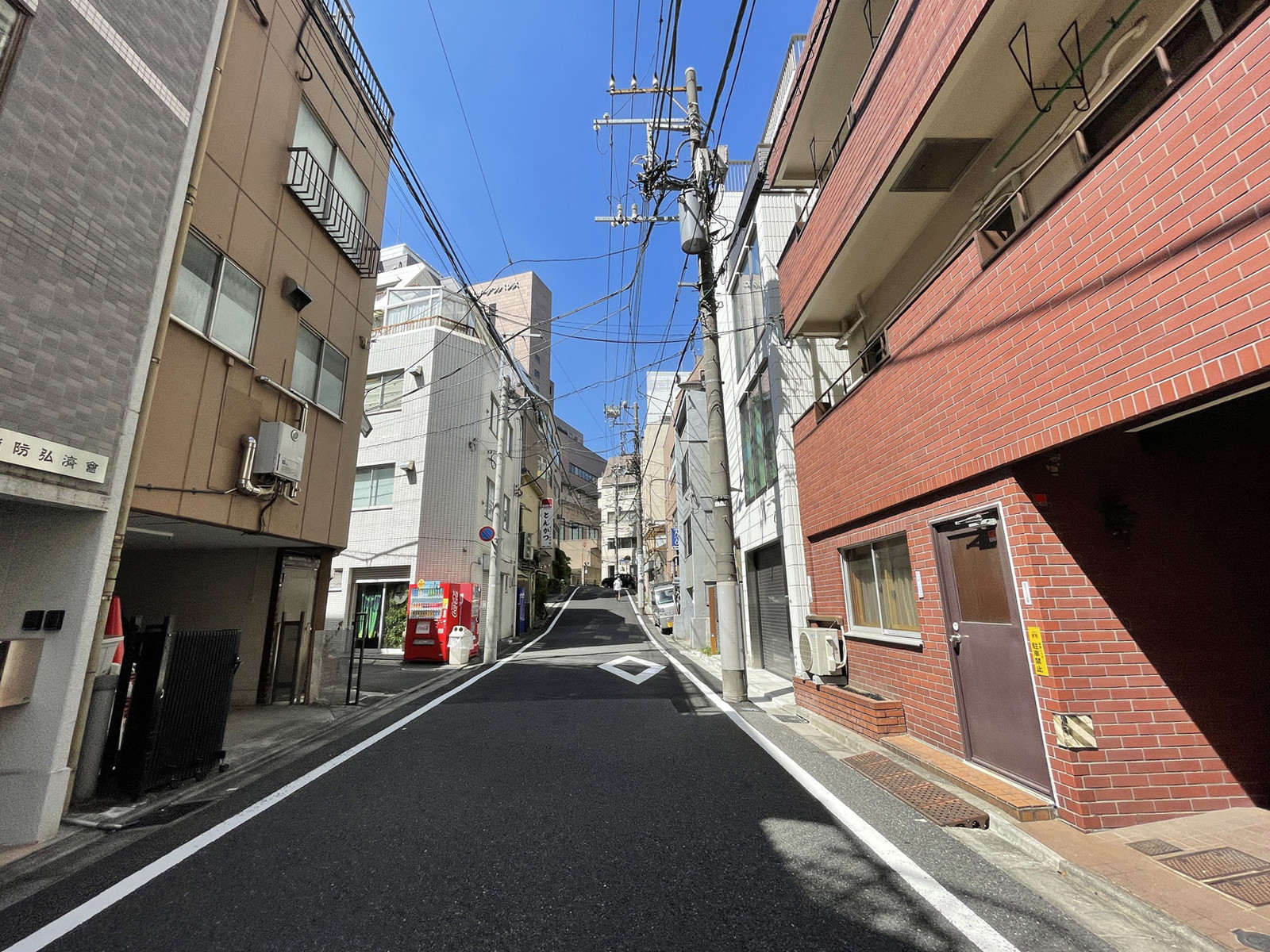 栗原ビル前面の通り