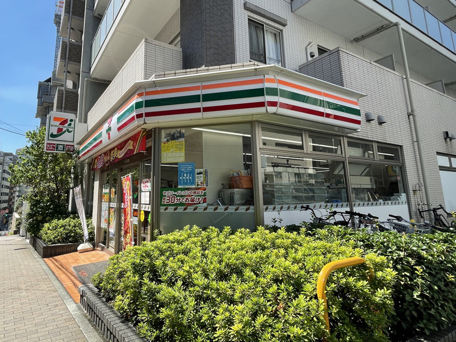 向かいのセブンイレブン文京湯島2丁目店