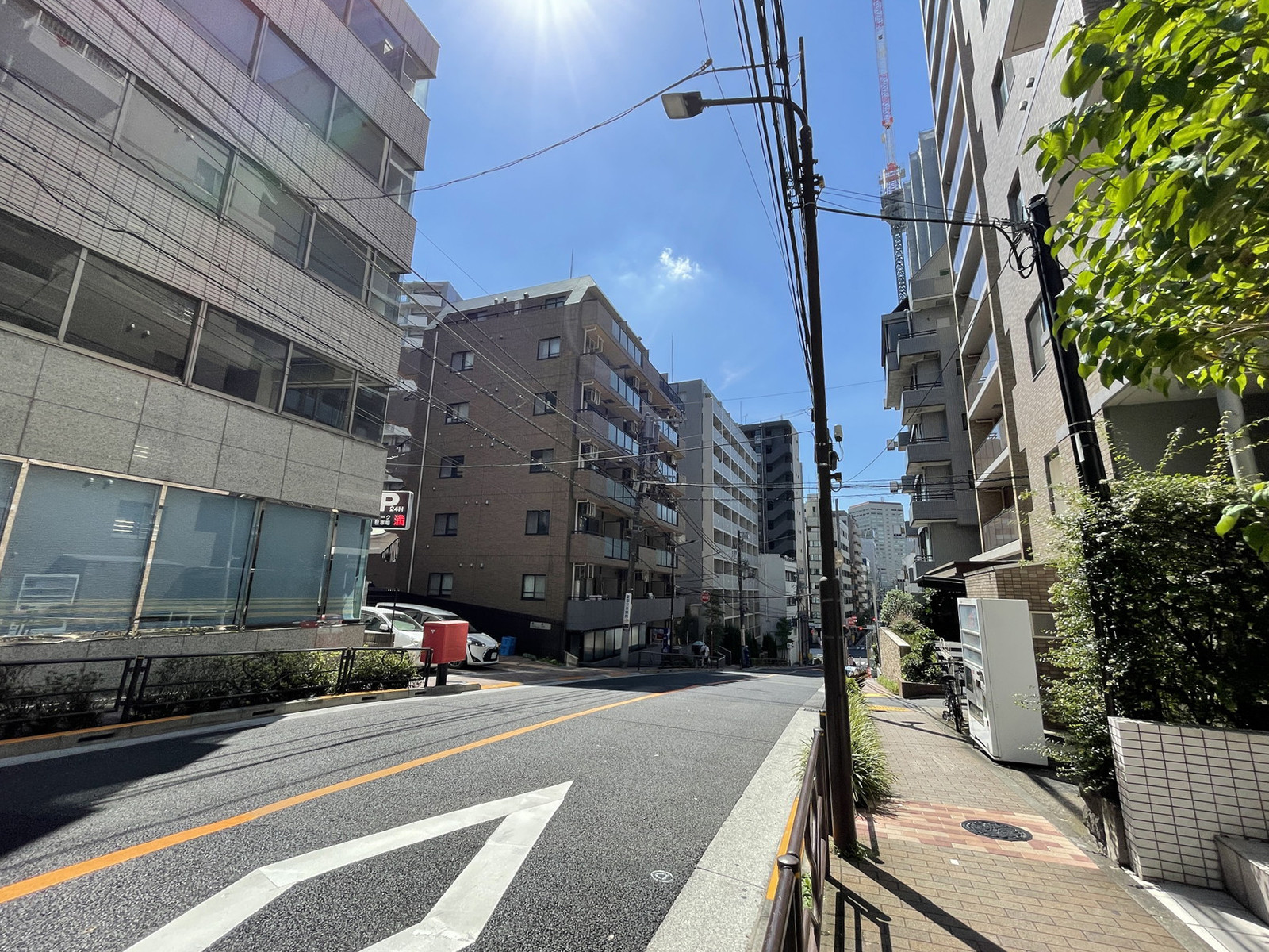 御茶ノ水天神ビル前面の通り