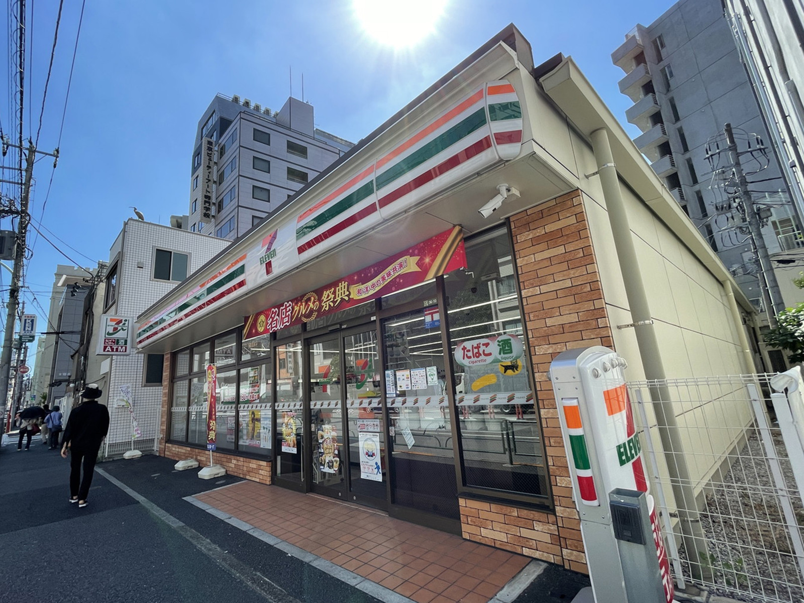 徒歩2分のセブンイレブン本郷三丁目駅前店