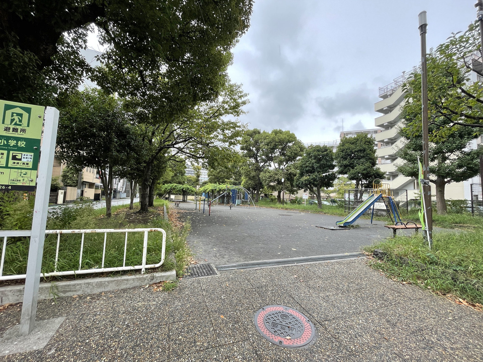 近くの日進町中央公園