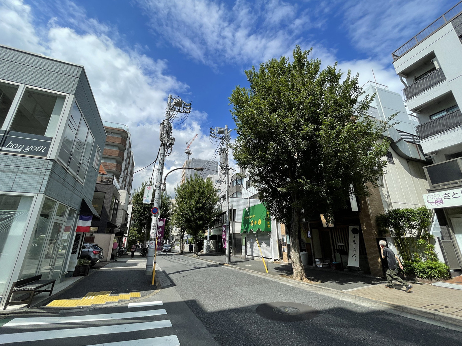神楽坂喜多川ビル前面の通り