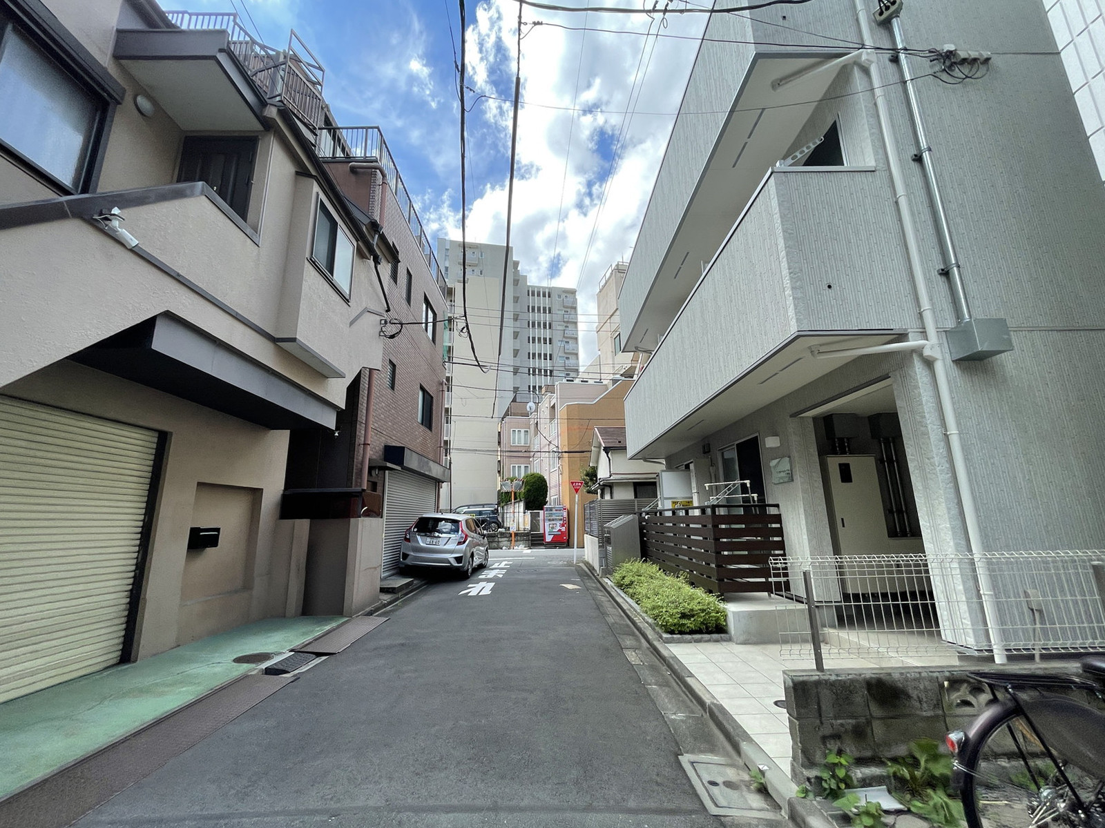 市川ビル前面の通り