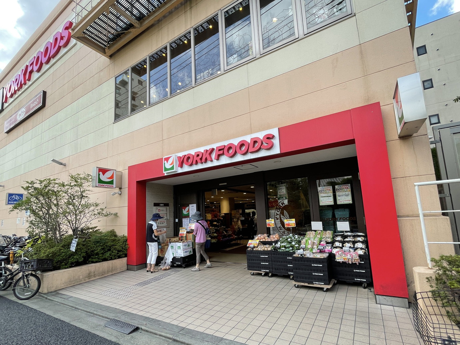 並びのヨークフーズ早稲田店
