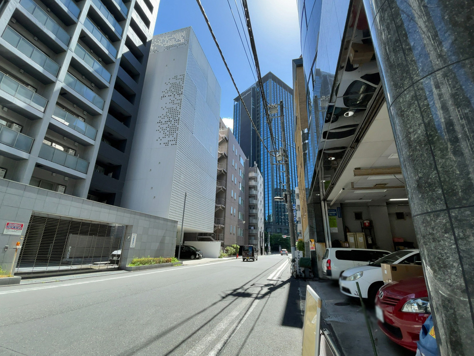 マルキビルディング前面の通り