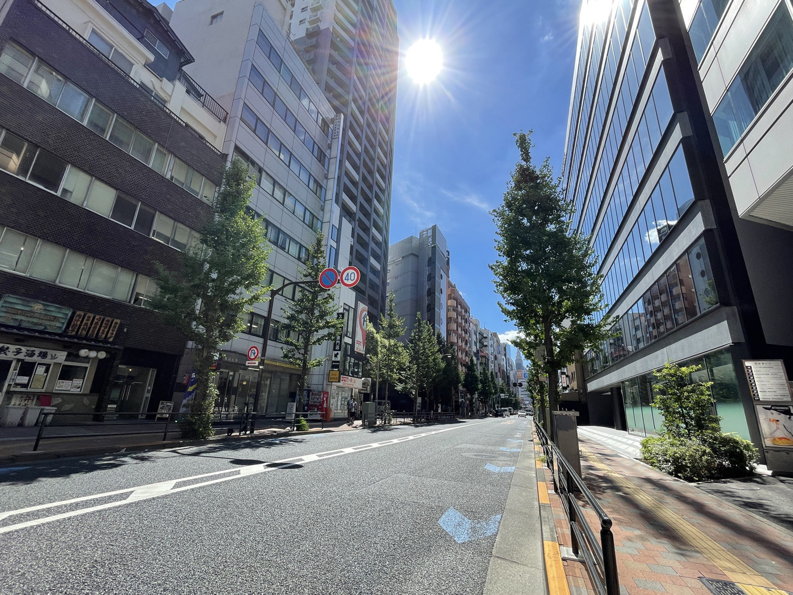 小田急西新宿O-PLACE前面の通り