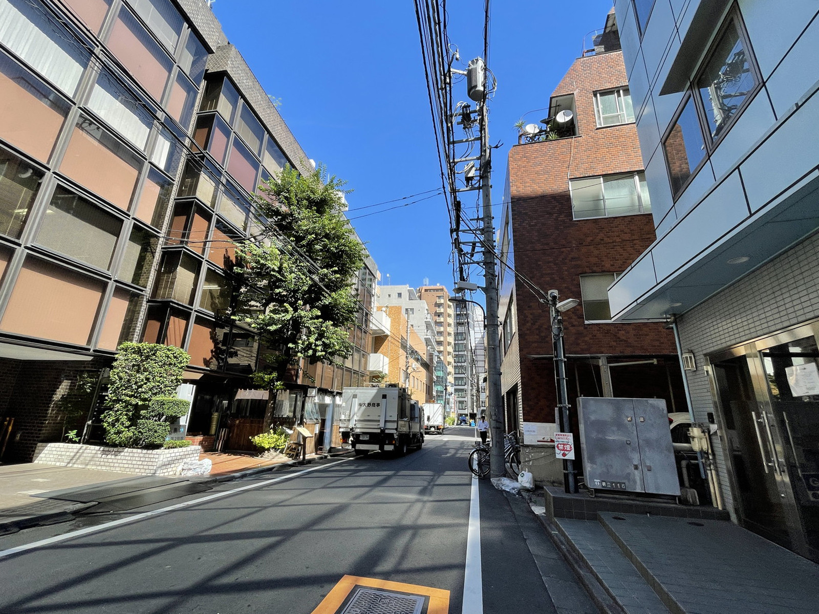 新宿税理士ビル第2別館佐竹ビル前面の通り