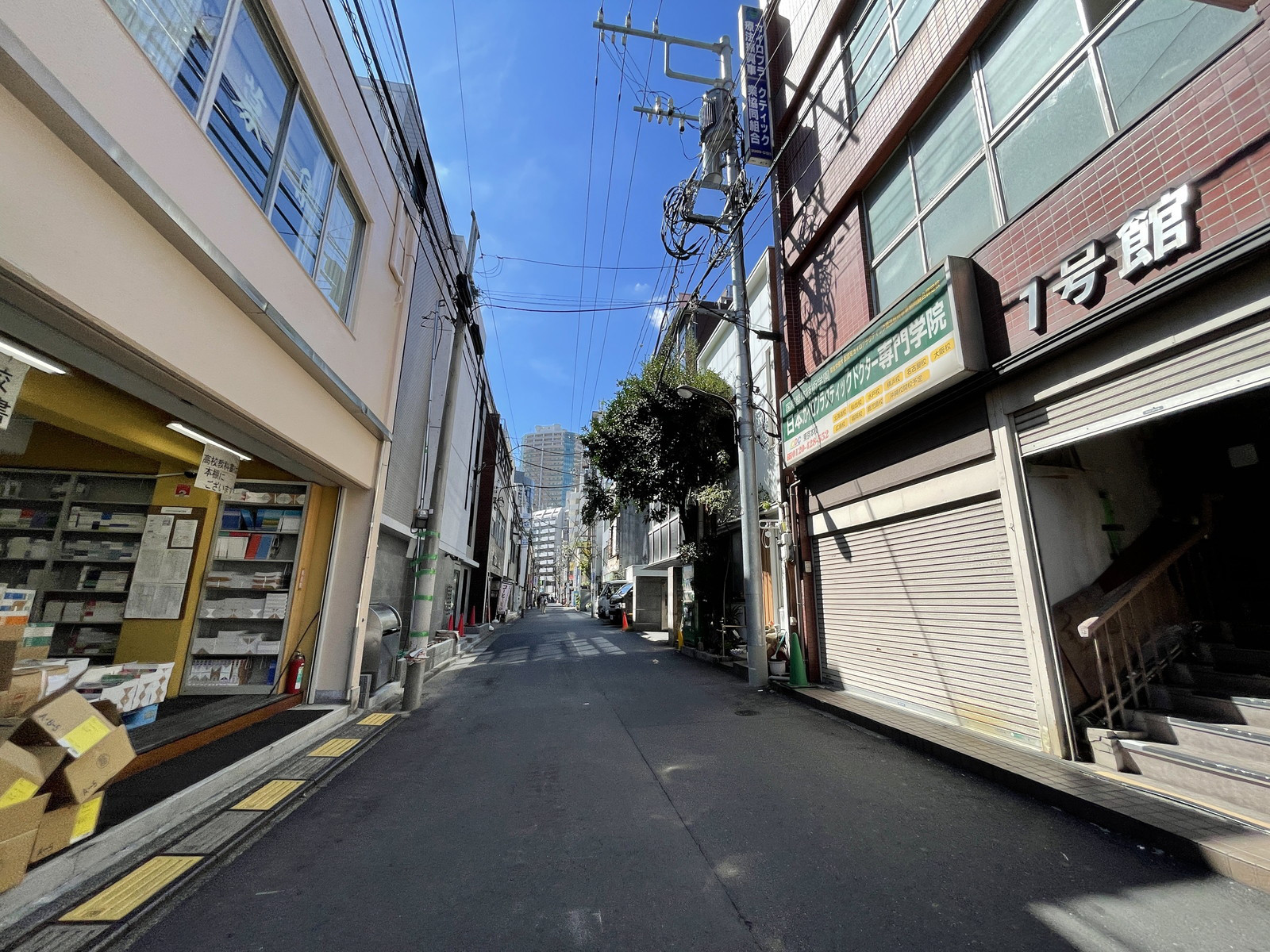 新宿酒販会館前面の通り
