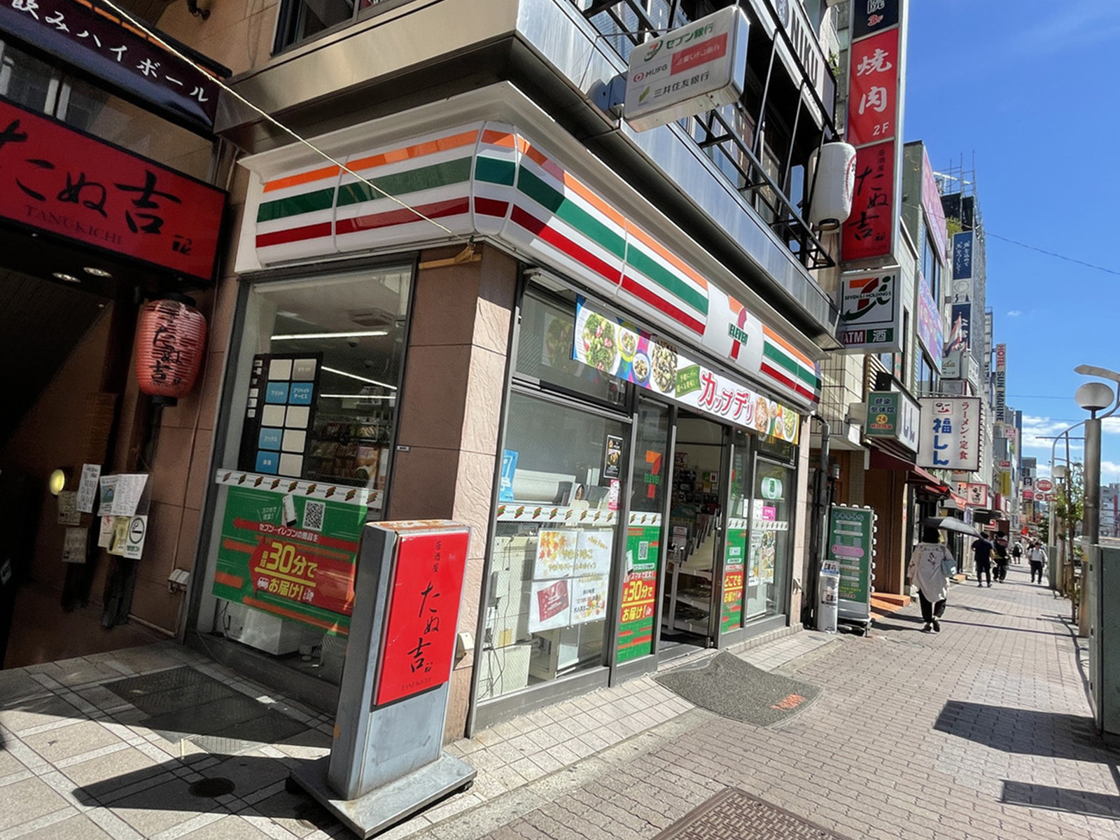 徒歩3分のセブンイレブン新宿大久保駅前店