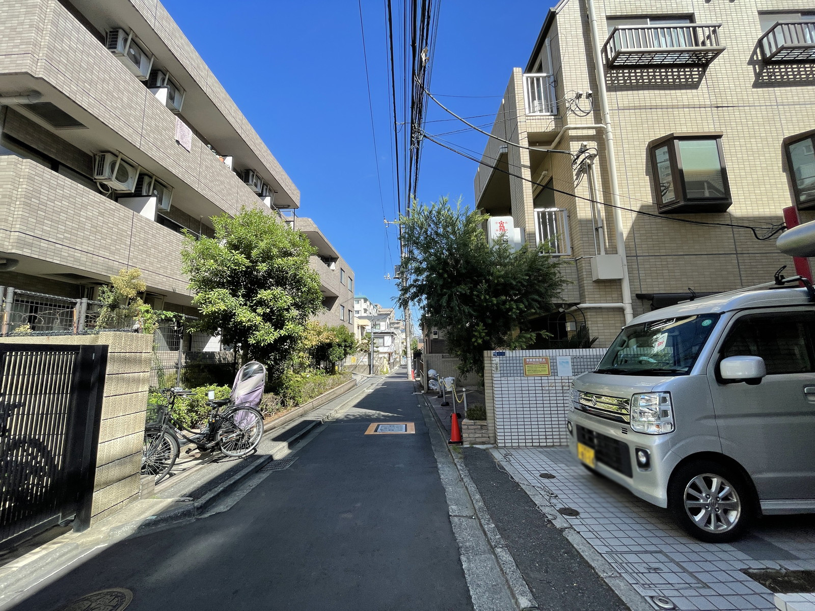 依田ビル前面の通り