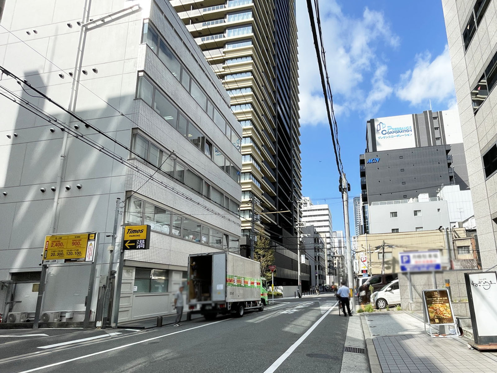 トウマビル前面の通り