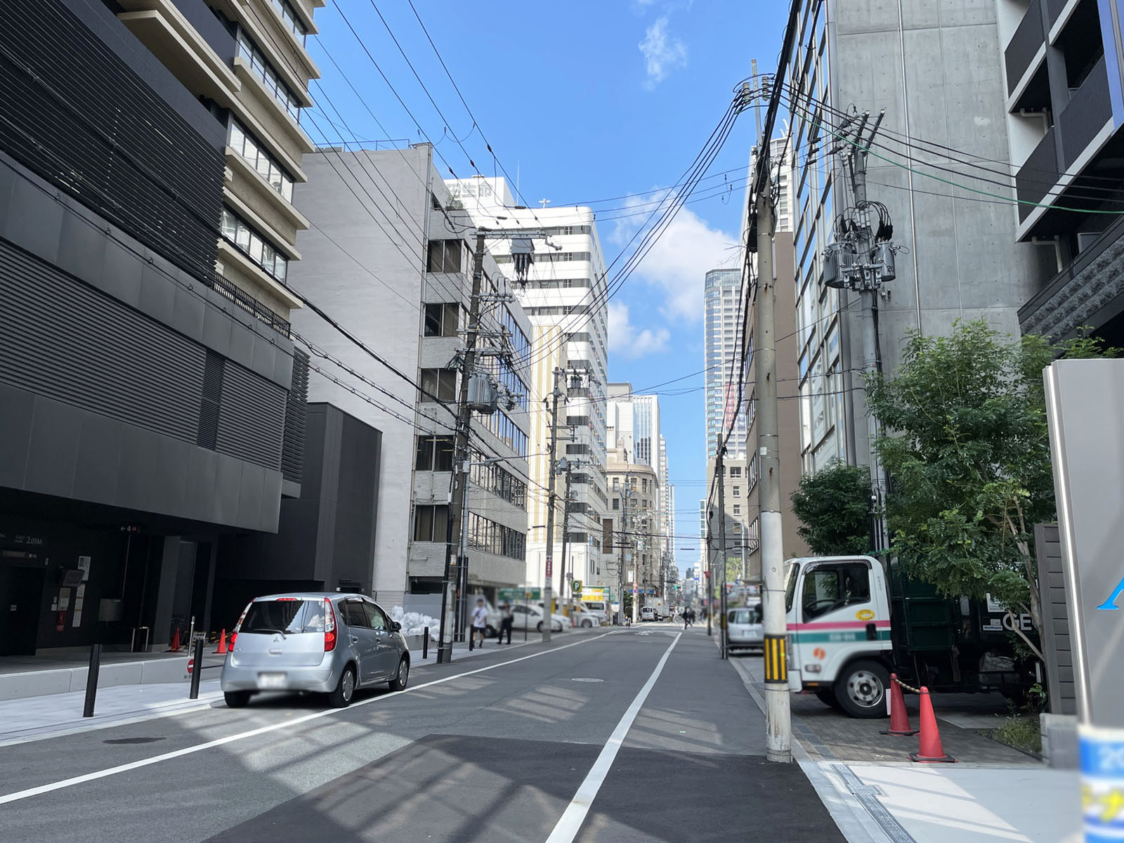 隅谷ビル前面の通り
