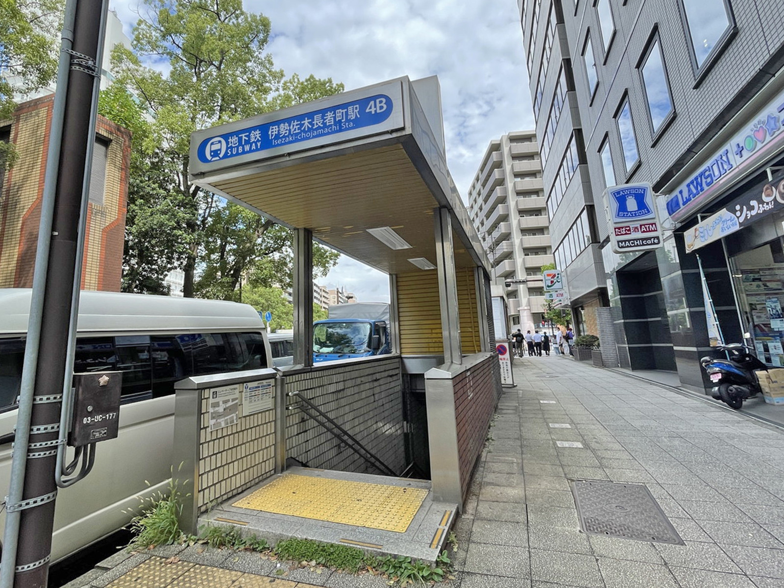 最寄りの「伊勢佐木町駅」