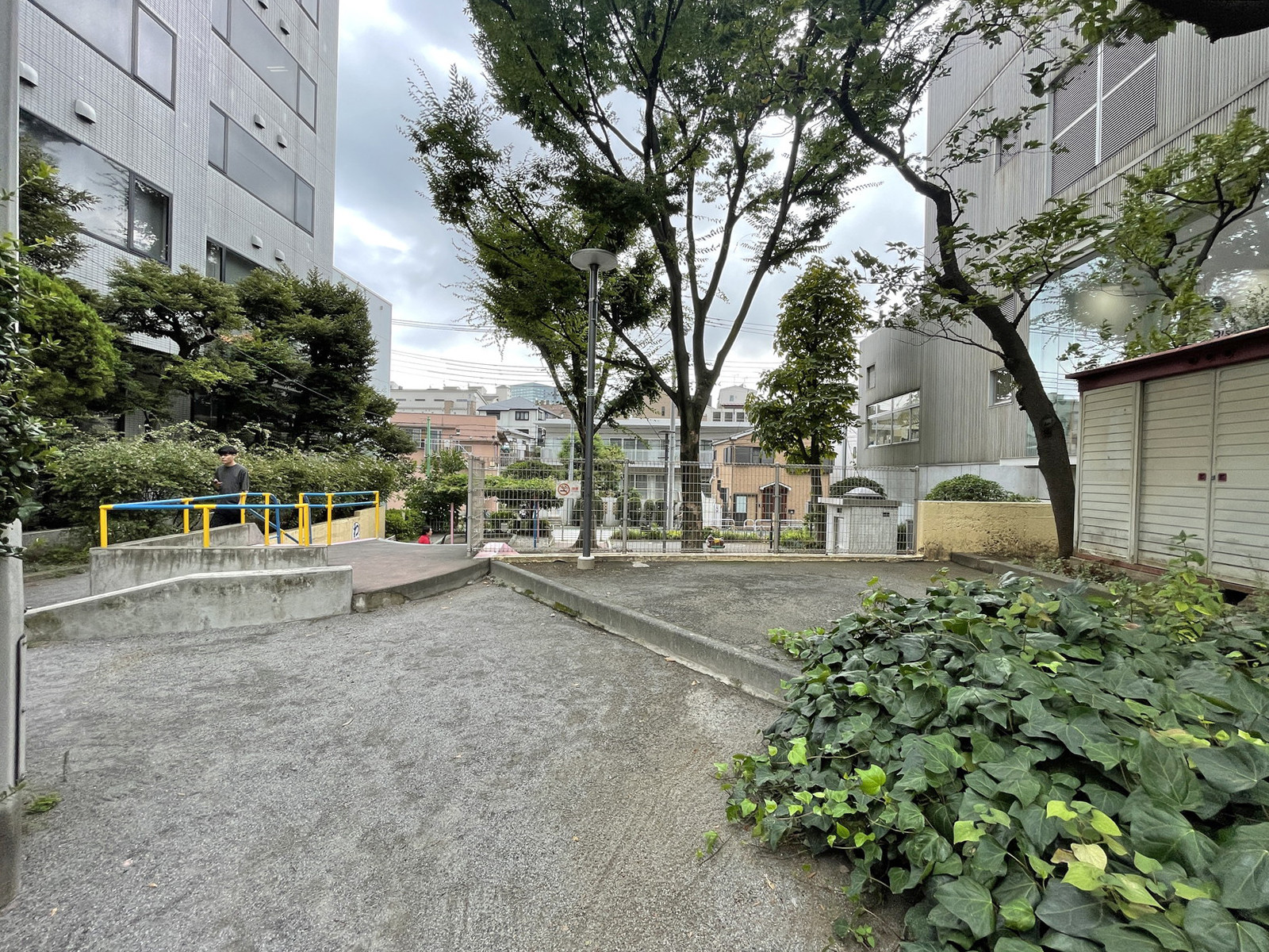 近くの西八丁公園