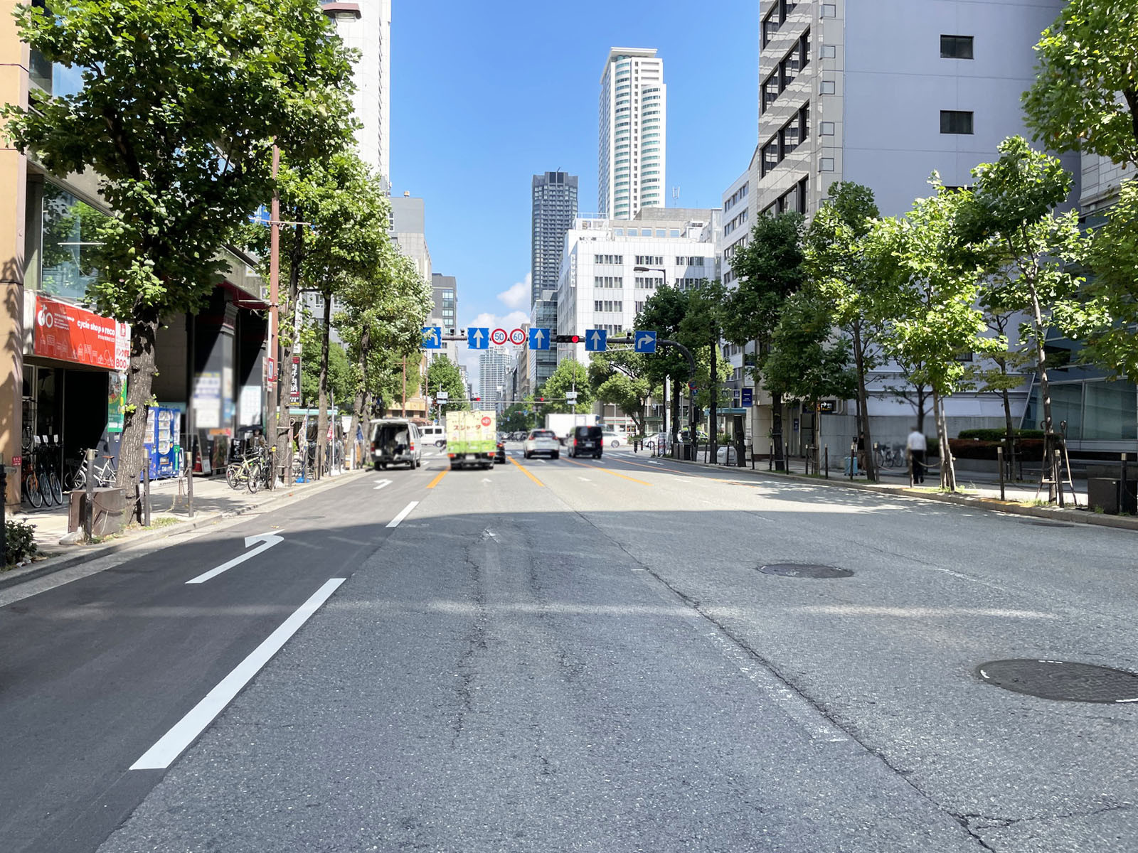 本町サザンビル前面の通り