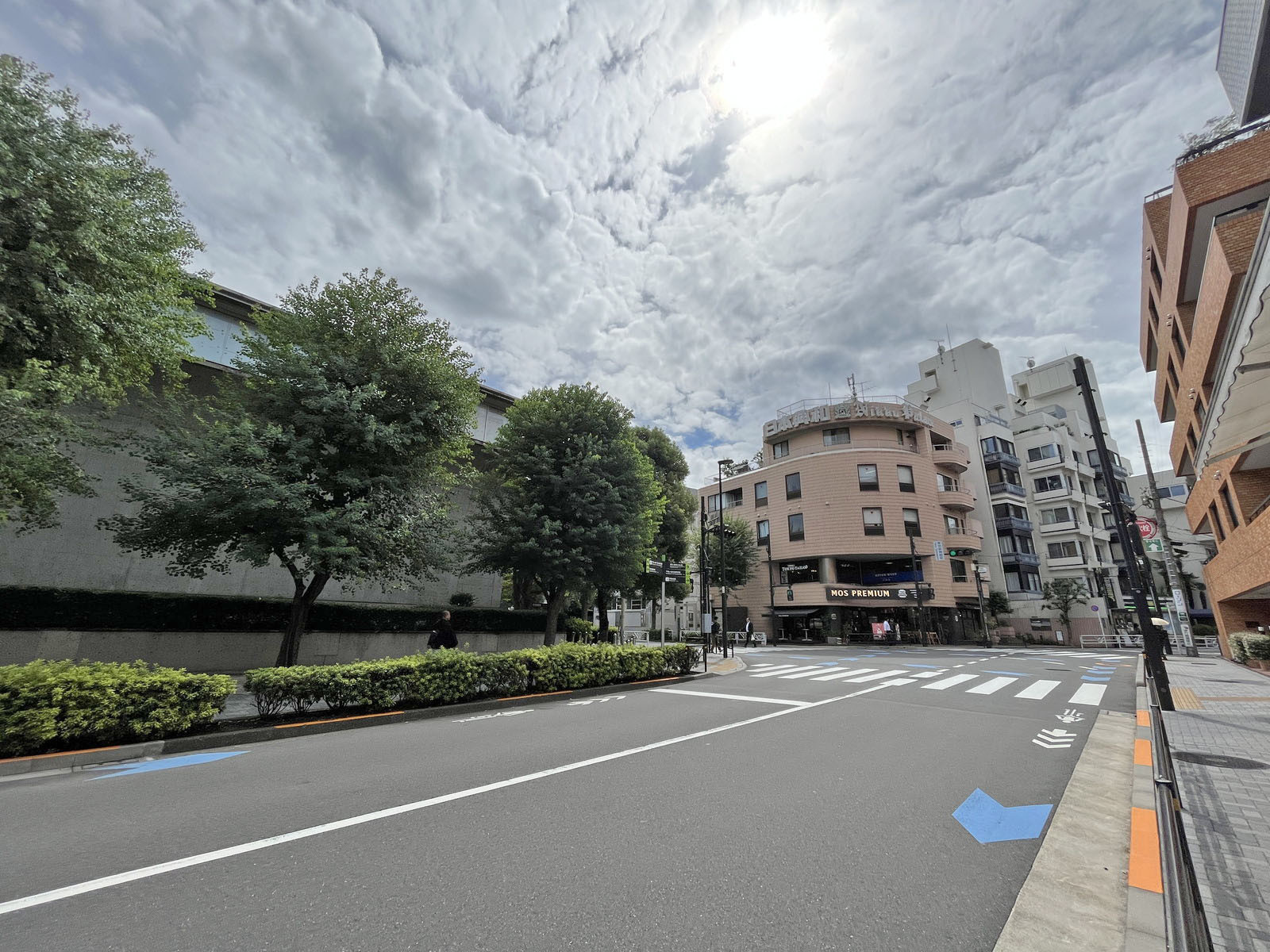 Barbizon11前面通り