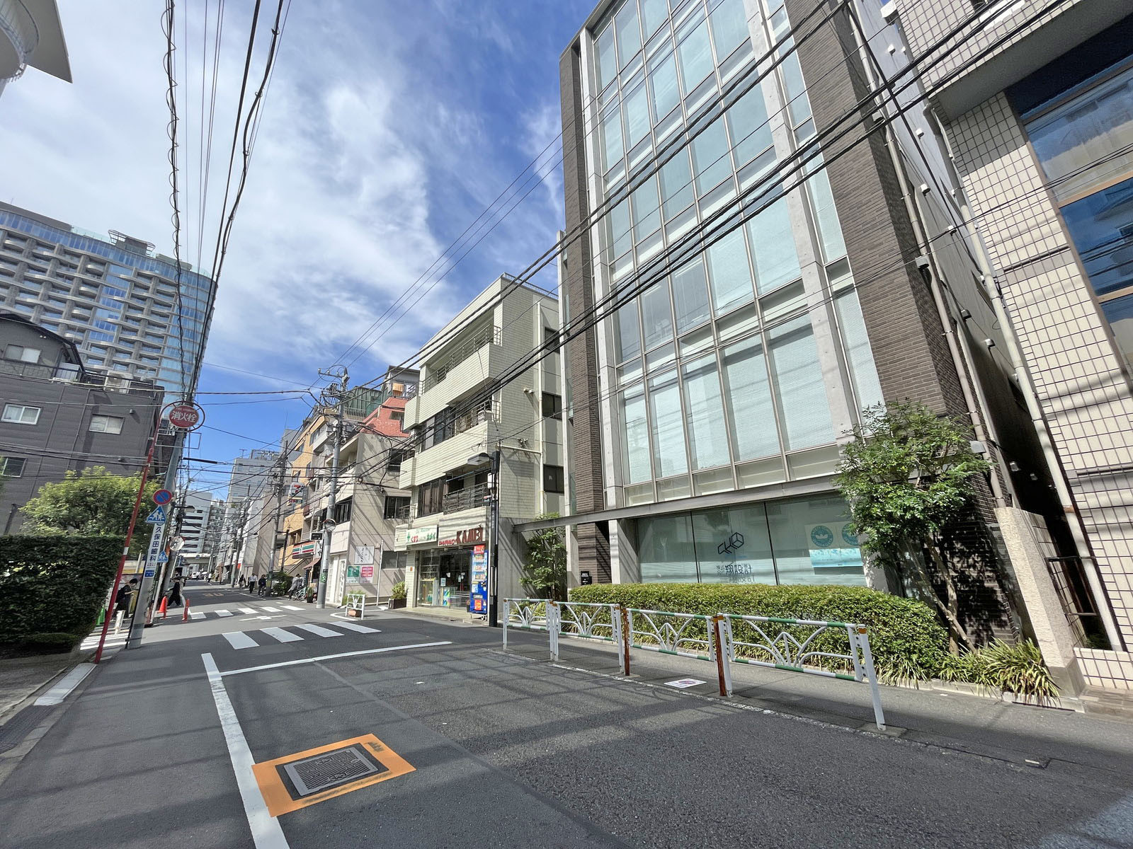 北参道DTビル前面通り