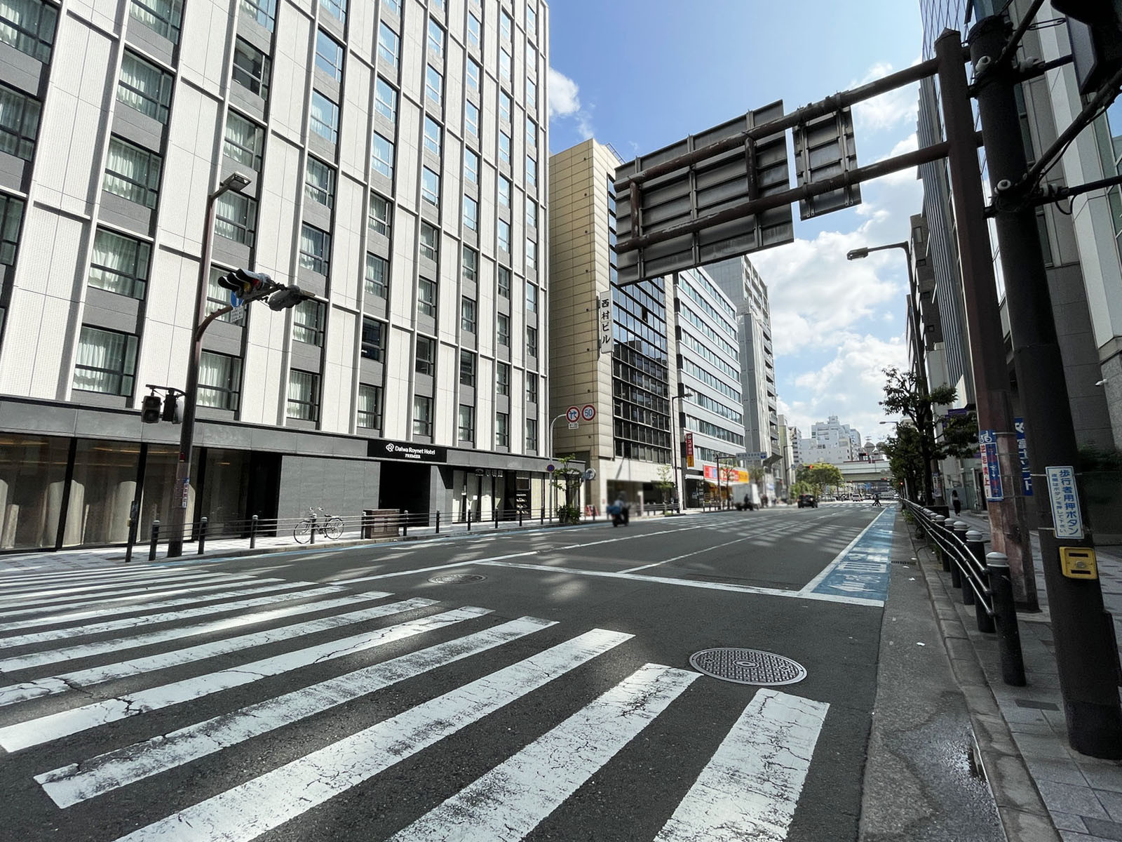 いちご堺筋本町ビル前面の通り