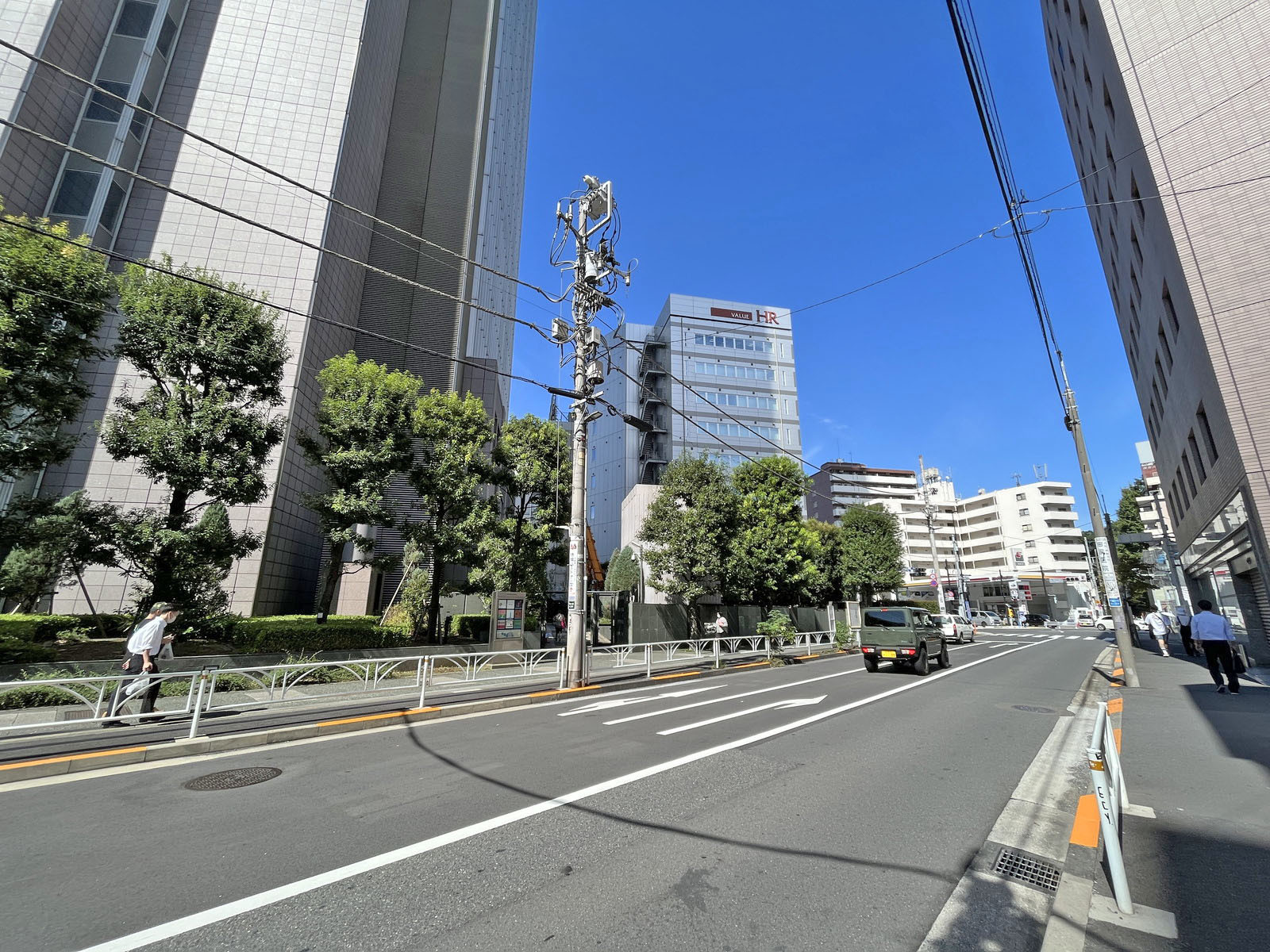 モルフォビル前面通り