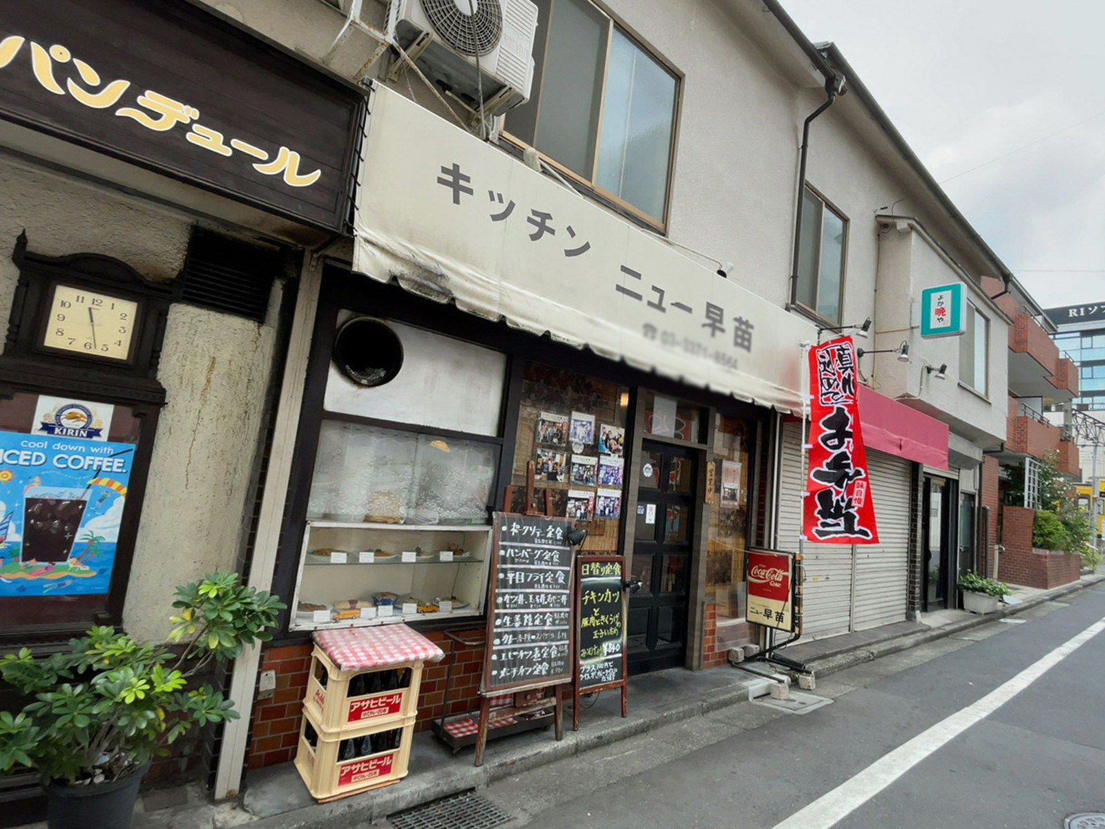 徒歩圏内には飲食店があり