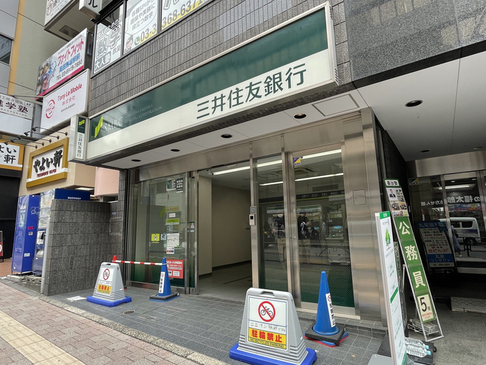 並びの三井住友銀行ATMコーナー