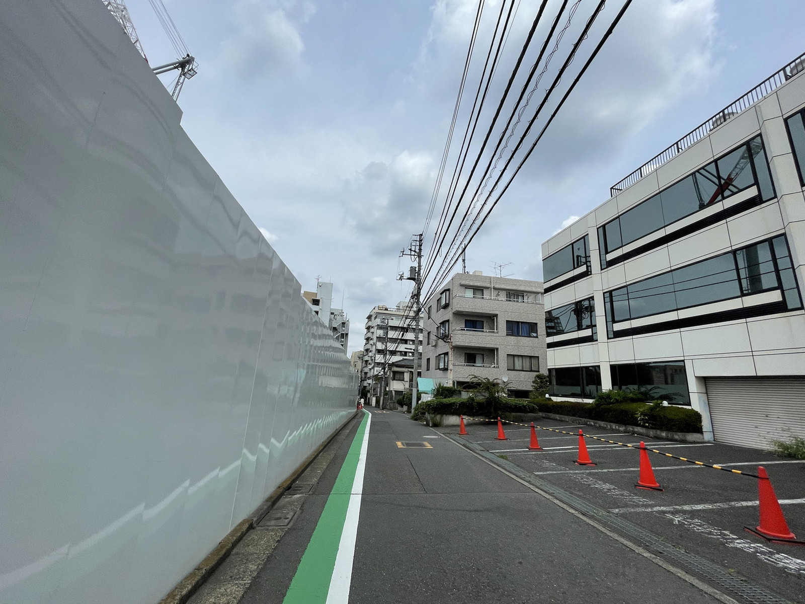 高田馬場4丁目ビル前面の通り