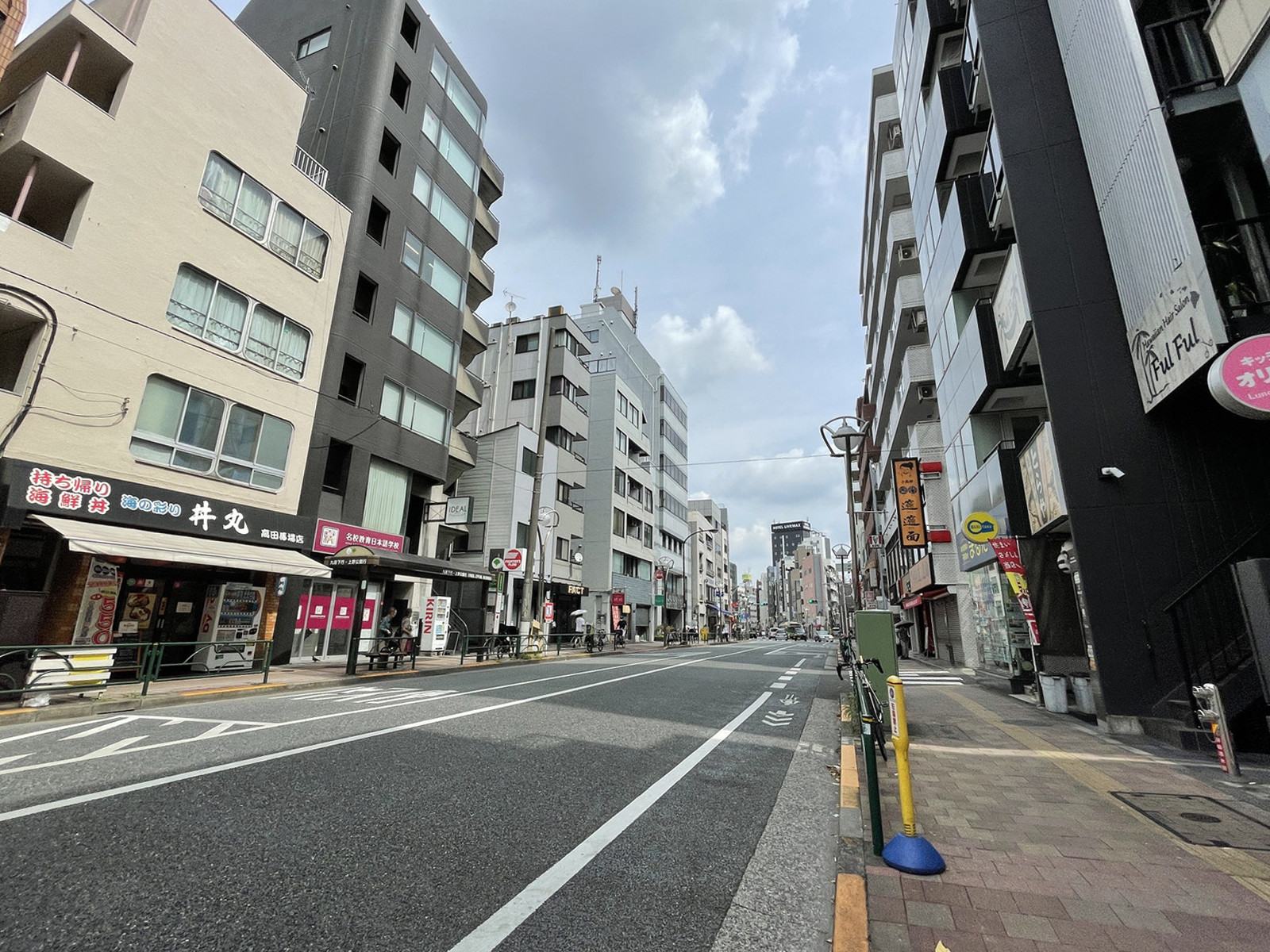 付近の早稲田通り