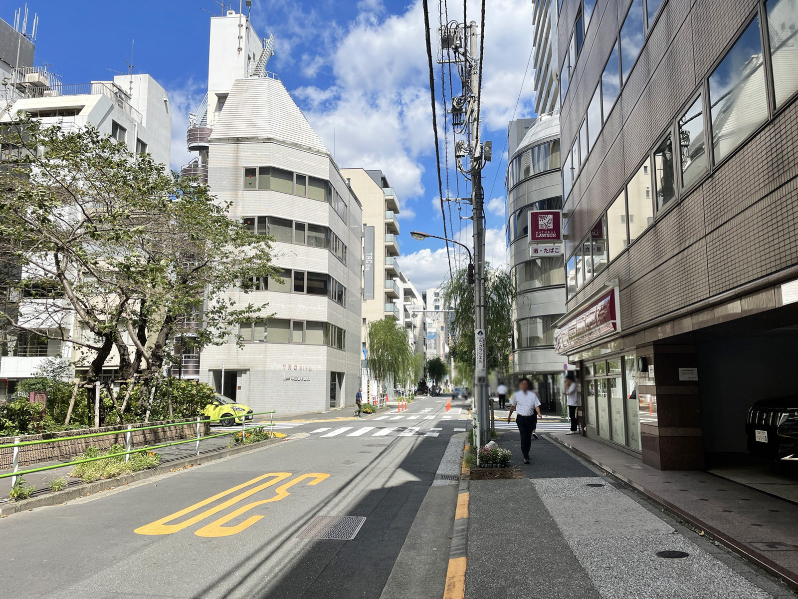 Totsu Shimbashi BLD.2前面の通り