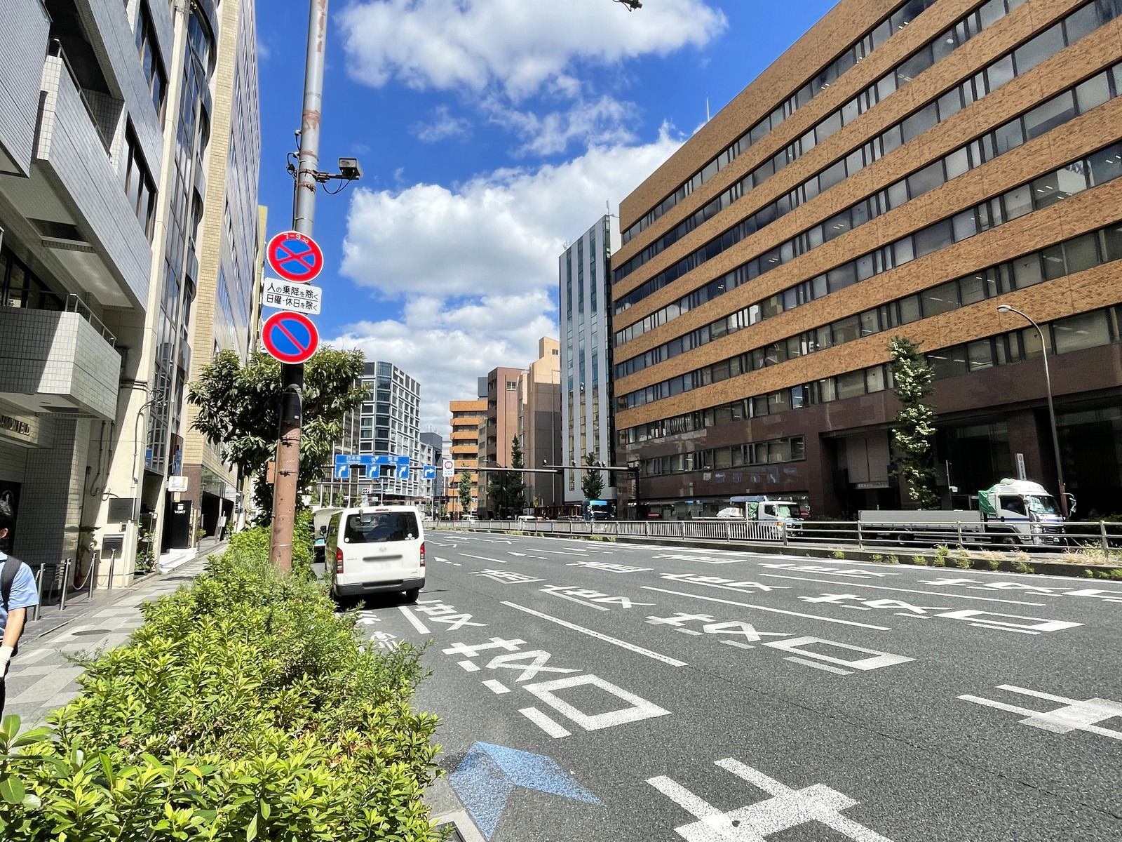 コスモタワービル前面の第一京浜
