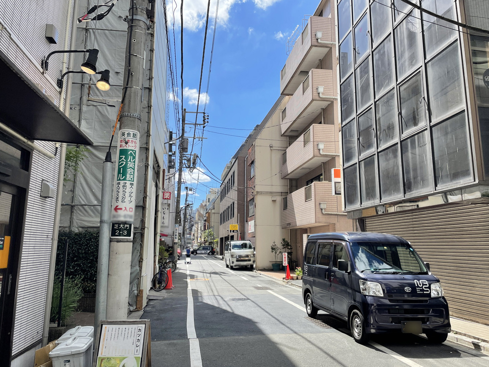 大門長橋ビル前面の通り