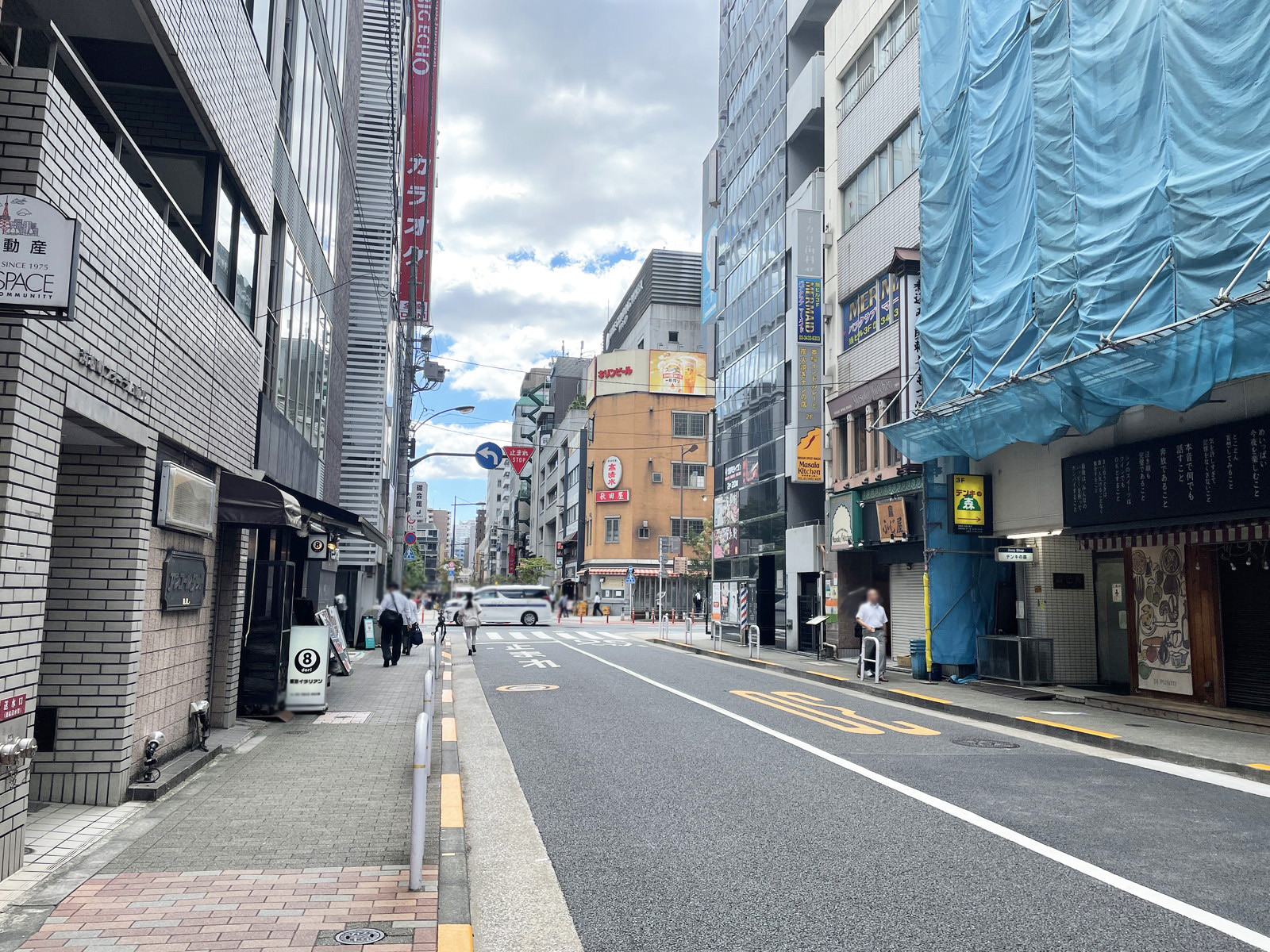 川崎ビル前面の通り