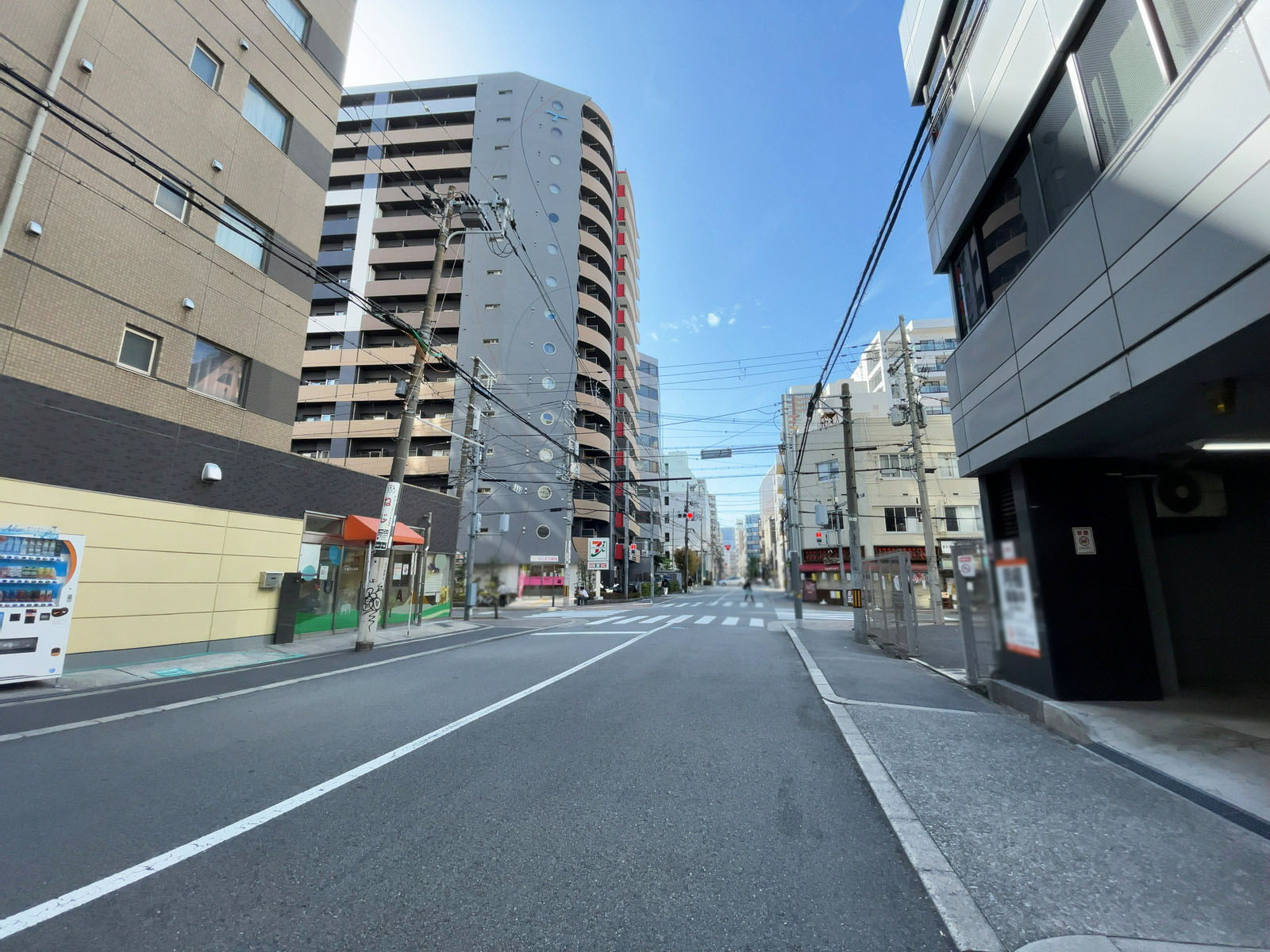 本町立売堀ビル前面の通り
