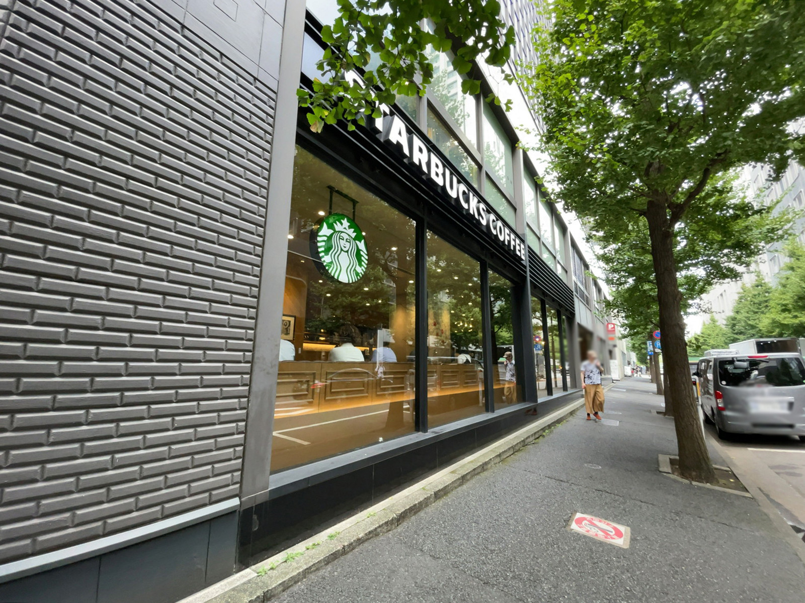 隣のスターバックス コーヒー 有楽町ビル 地下1階店