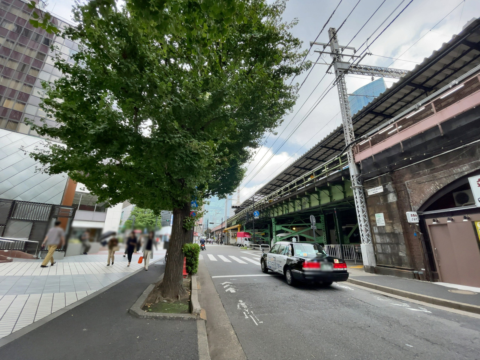 有楽町電気ビル北館前面の通り