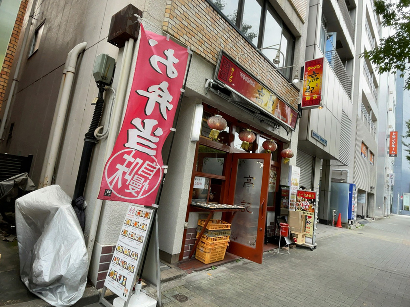 徒歩圏内には飲食店が点在