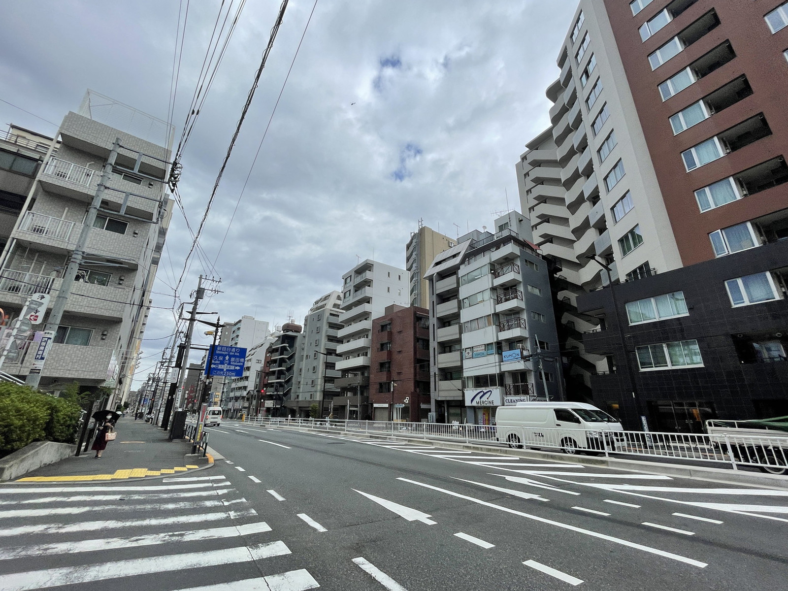 付近の外苑東通り