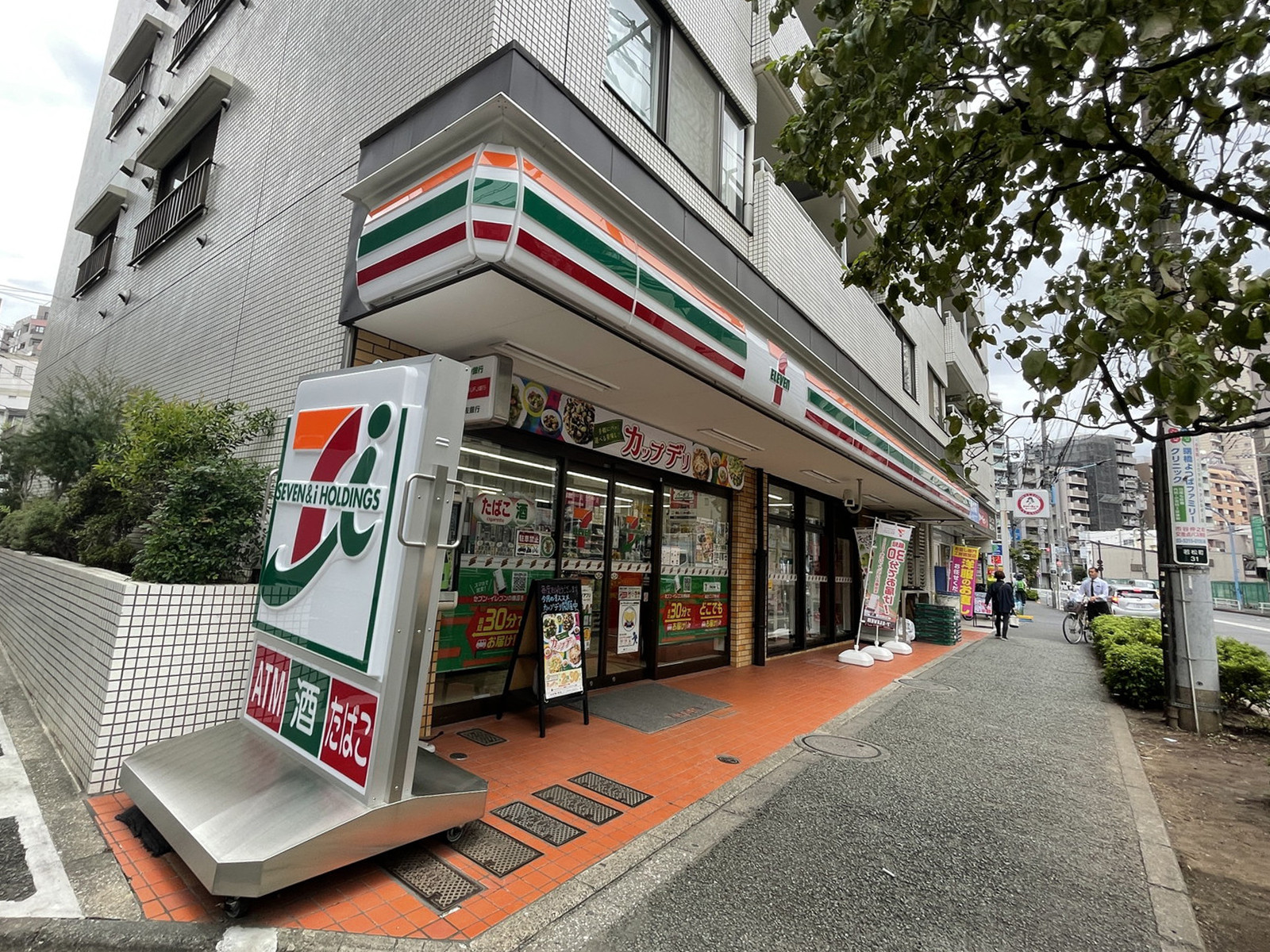徒歩3分のセブンイレブン新宿若松町店