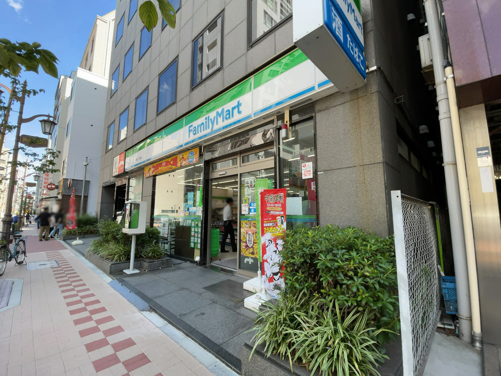 徒歩1分のファミリーマート 八丁堀二丁目店