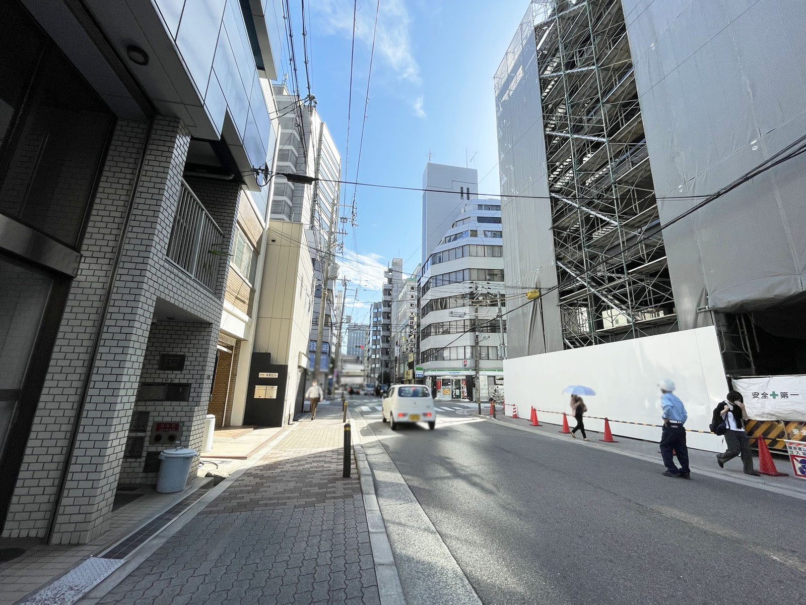 阿波座パークビル前面の通り