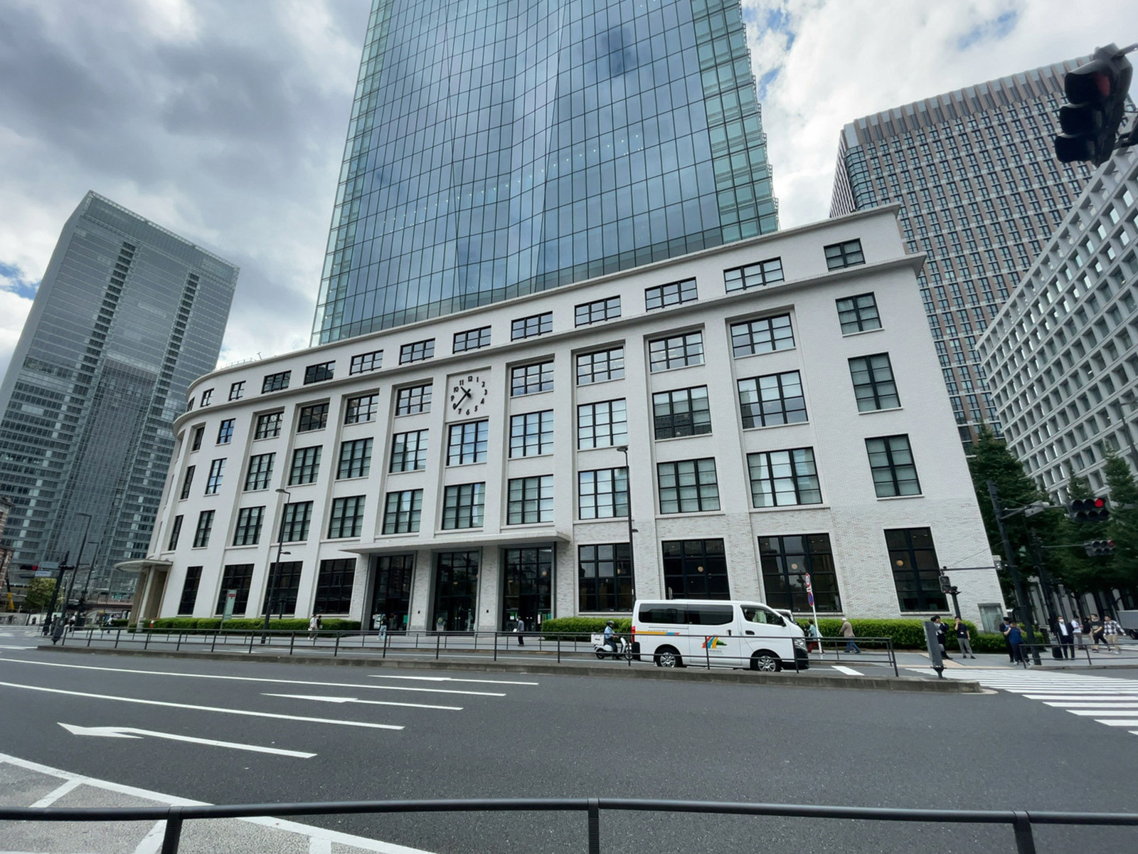 徒歩2分の東京中央郵便局