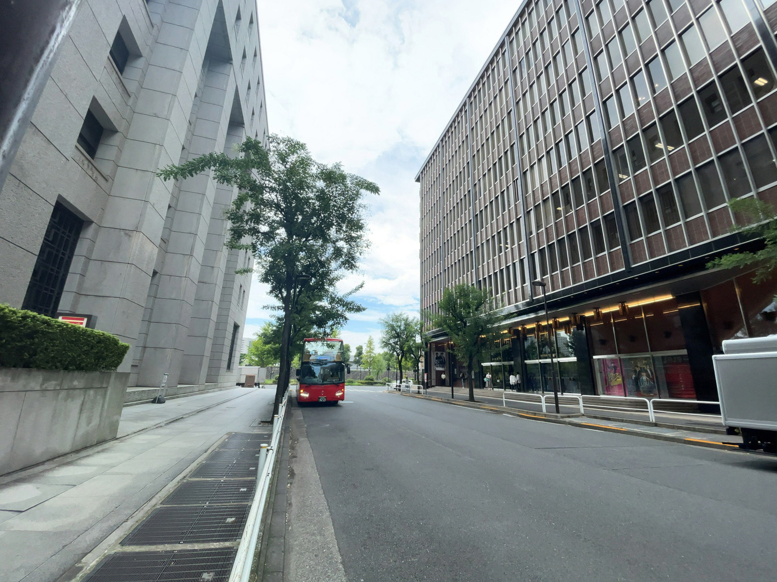 第一生命日比谷ファースト前面の通り