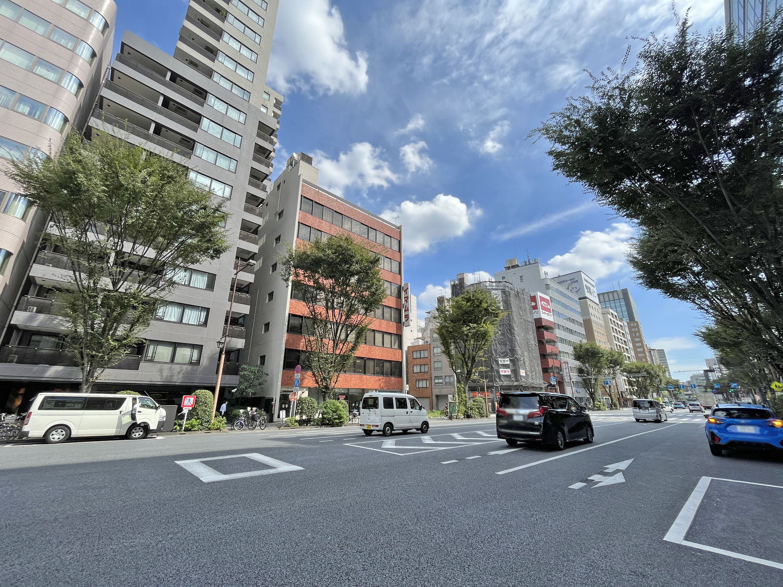 京王東日本橋ビル前面の清洲橋通り