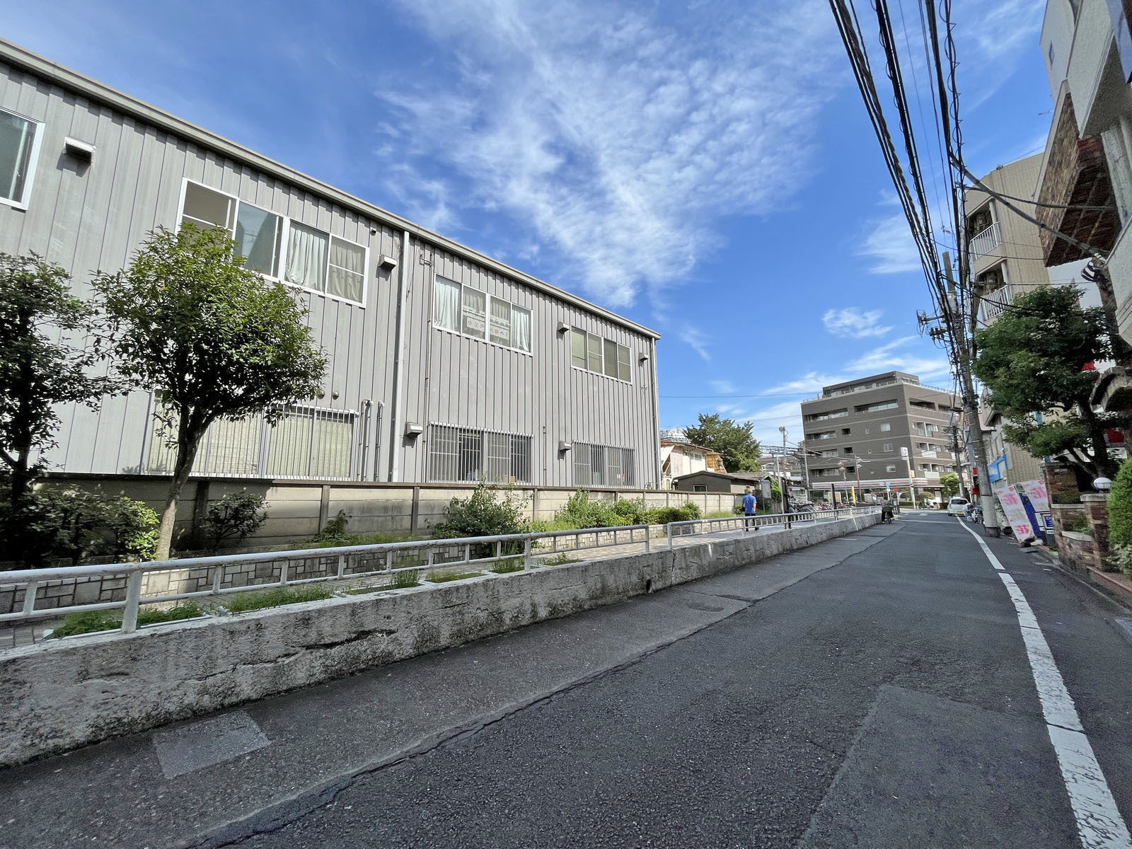 豊島ビル前面通り