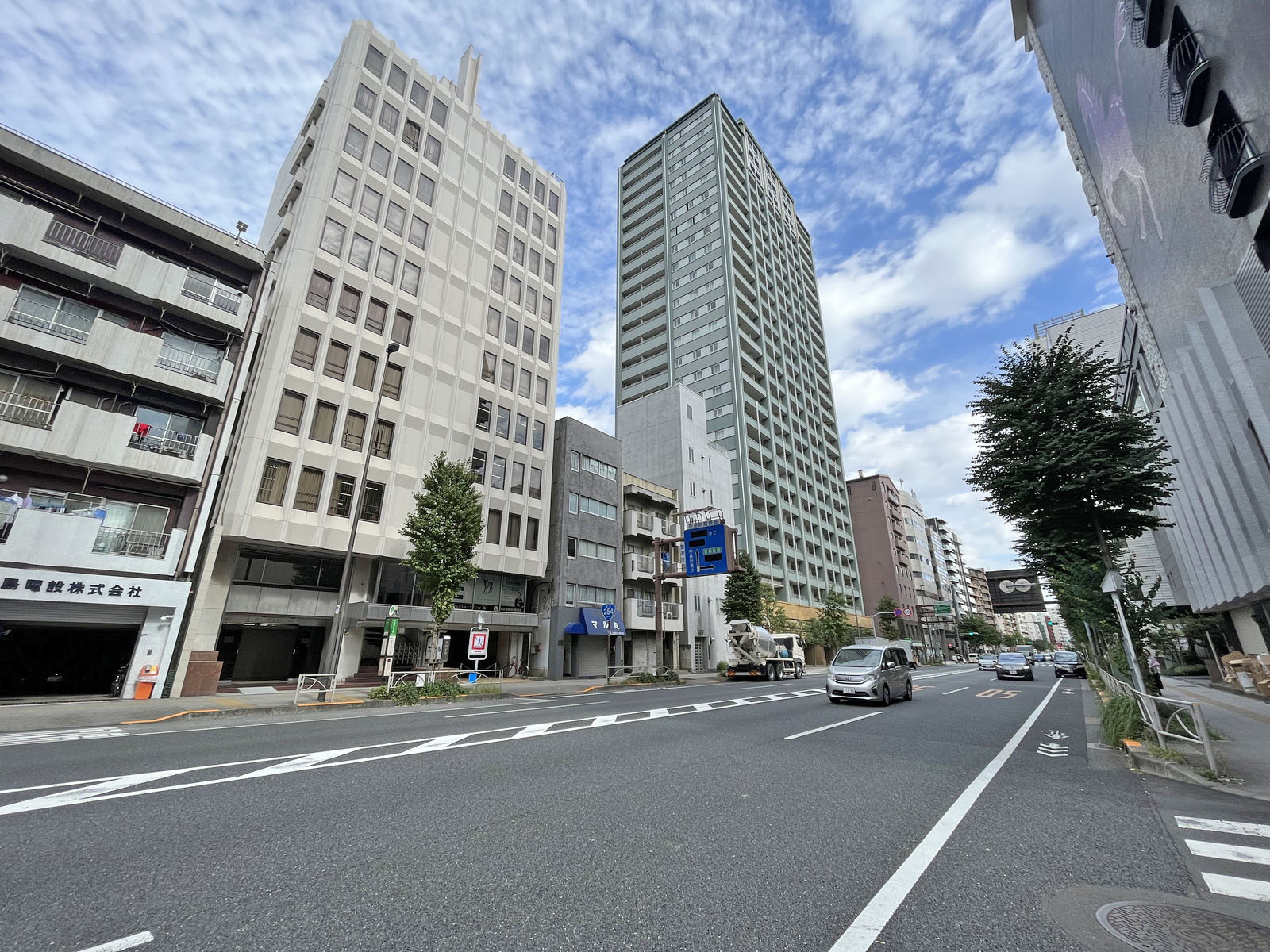 大住ビル前面の春日通り