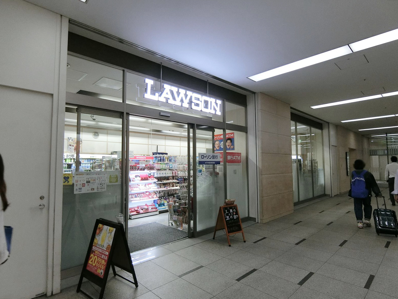徒歩3分のローソン丸の内二重橋前店