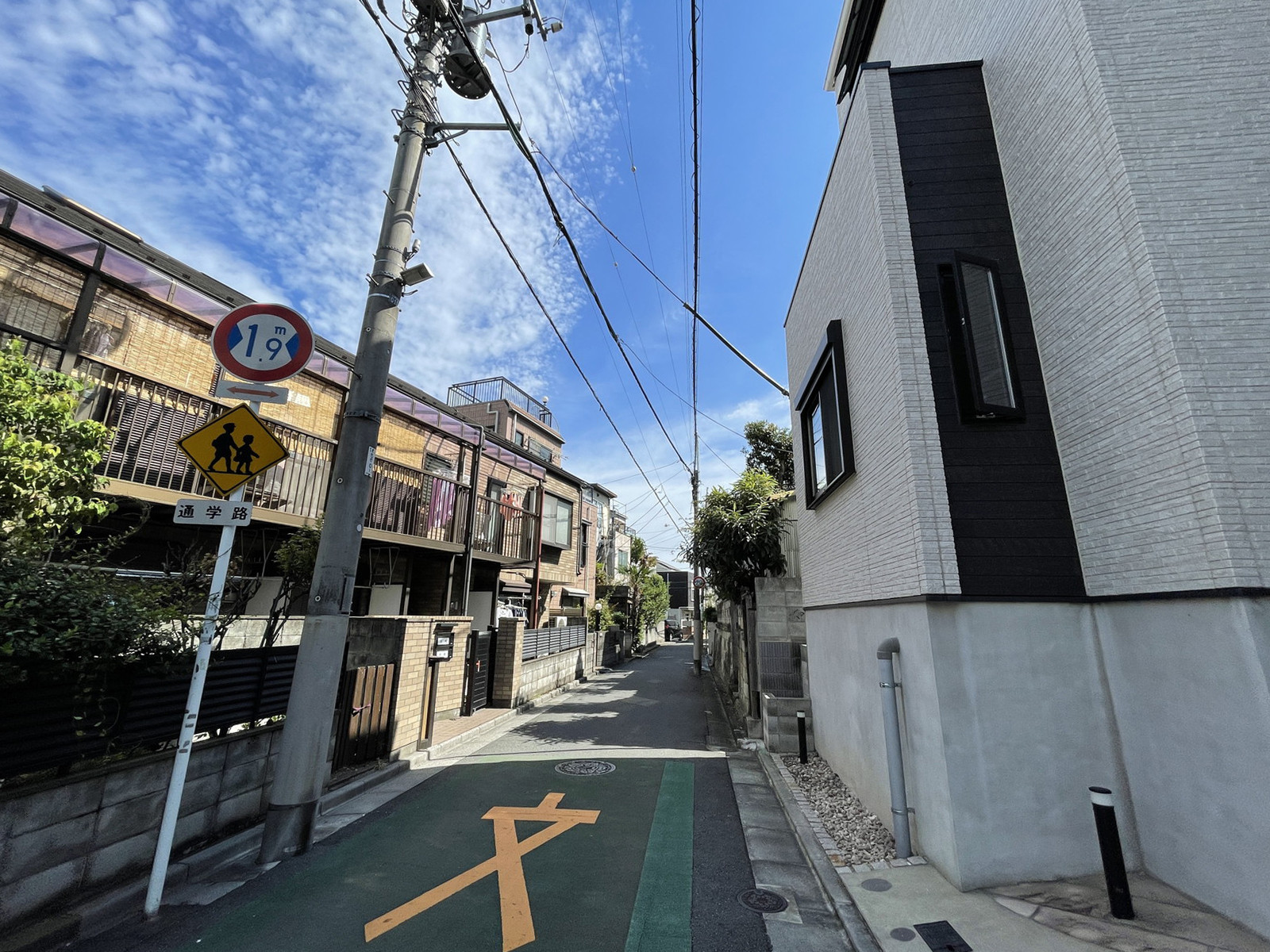 オスカー中央マンション前面の通り