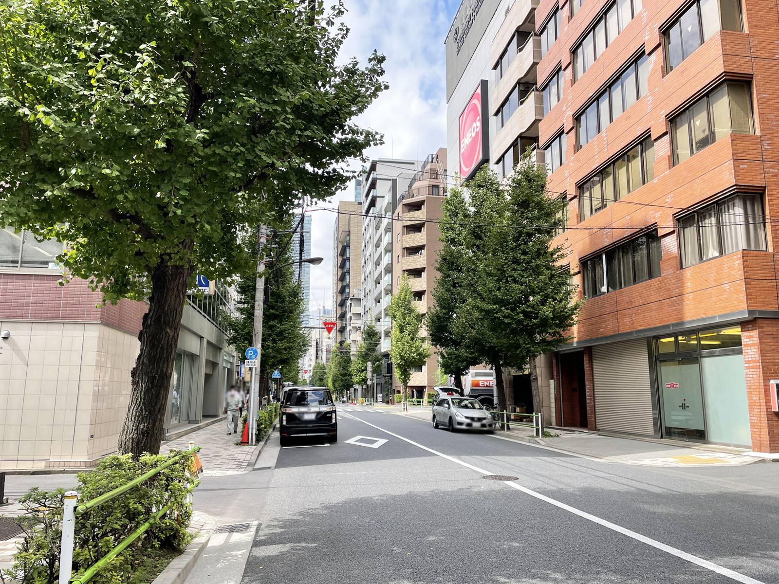 新橋住友ビル前面の通り